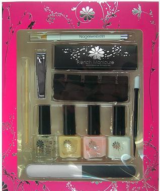 Makeup Trading Manicure Set  33,5 1,5g Nail Whithener Pencil   3x Nail Polish   1x, Makeup, Trading, Manicure, Set, 33,5, 1,5g, Nail, Whithener, Pencil, , 3x, Nail, Polish, , 1x